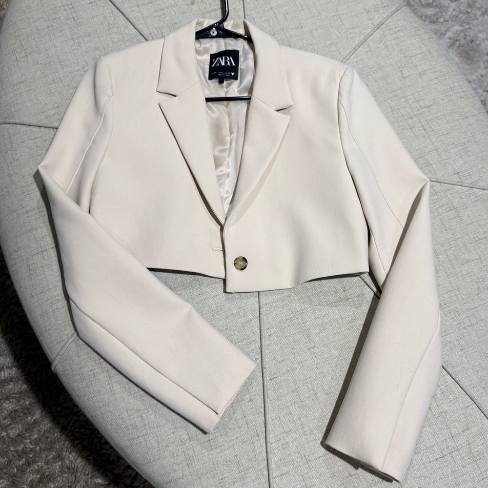 Zara Women's Elegant Cream Blazer